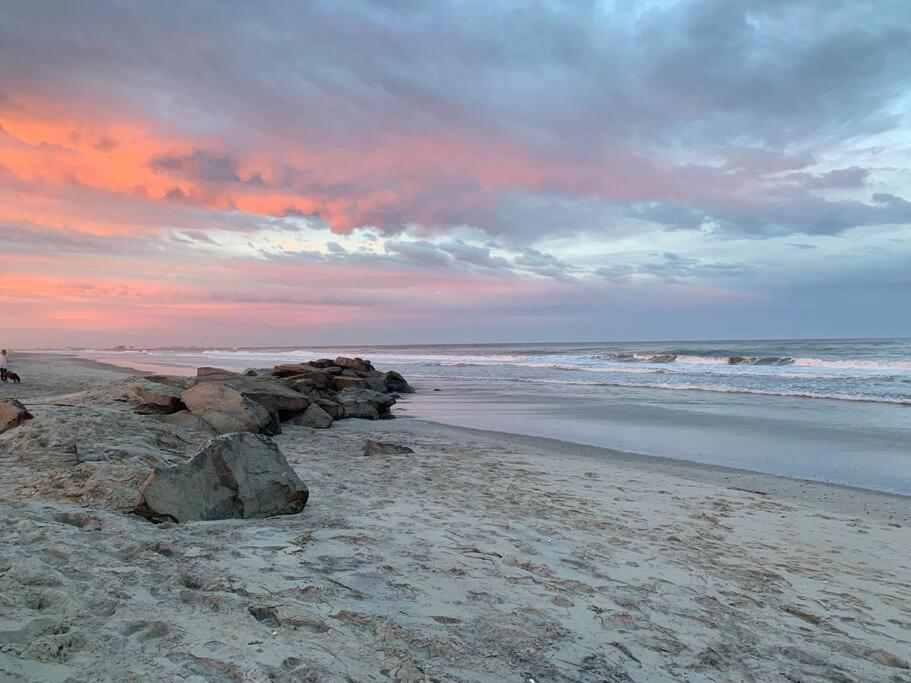 Beautiful Condo Sleeps 4- Only 2 Blocks From Beach Ocean City Bagian luar foto