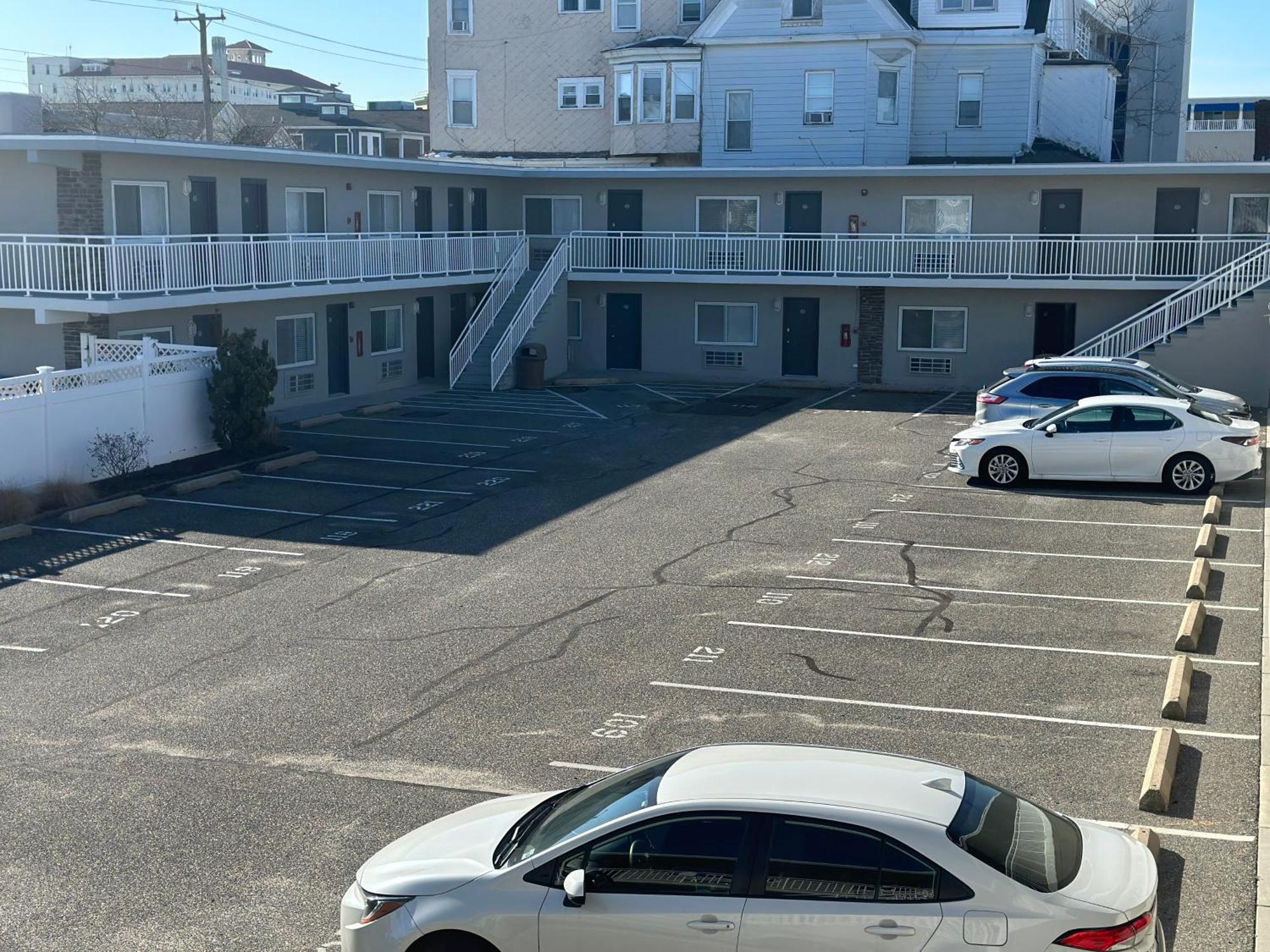 Beautiful Condo Sleeps 4- Only 2 Blocks From Beach Ocean City Bagian luar foto